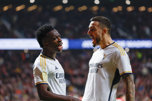 Vinicius y Joselu gol celebran un gol del Real Madrid contra el Atlético de Madrid / Foto: EFE