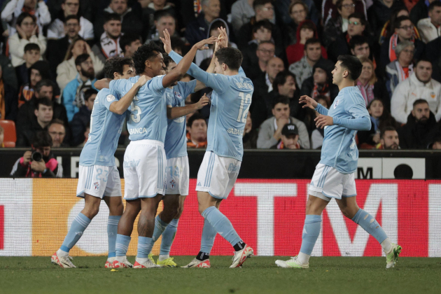 Los jugadores del Celta de Vigo celebran el tercer gol del equipo / Foto: EFE