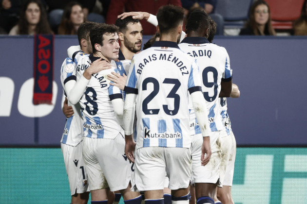 Los jugadores de la Real Sociedad celebrando el gol ante Osasuna / Foto: EFE