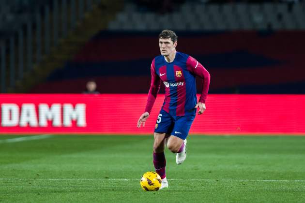 Andreas Christensen conduciendo durante un partido del Barça / Foto: Europa Press