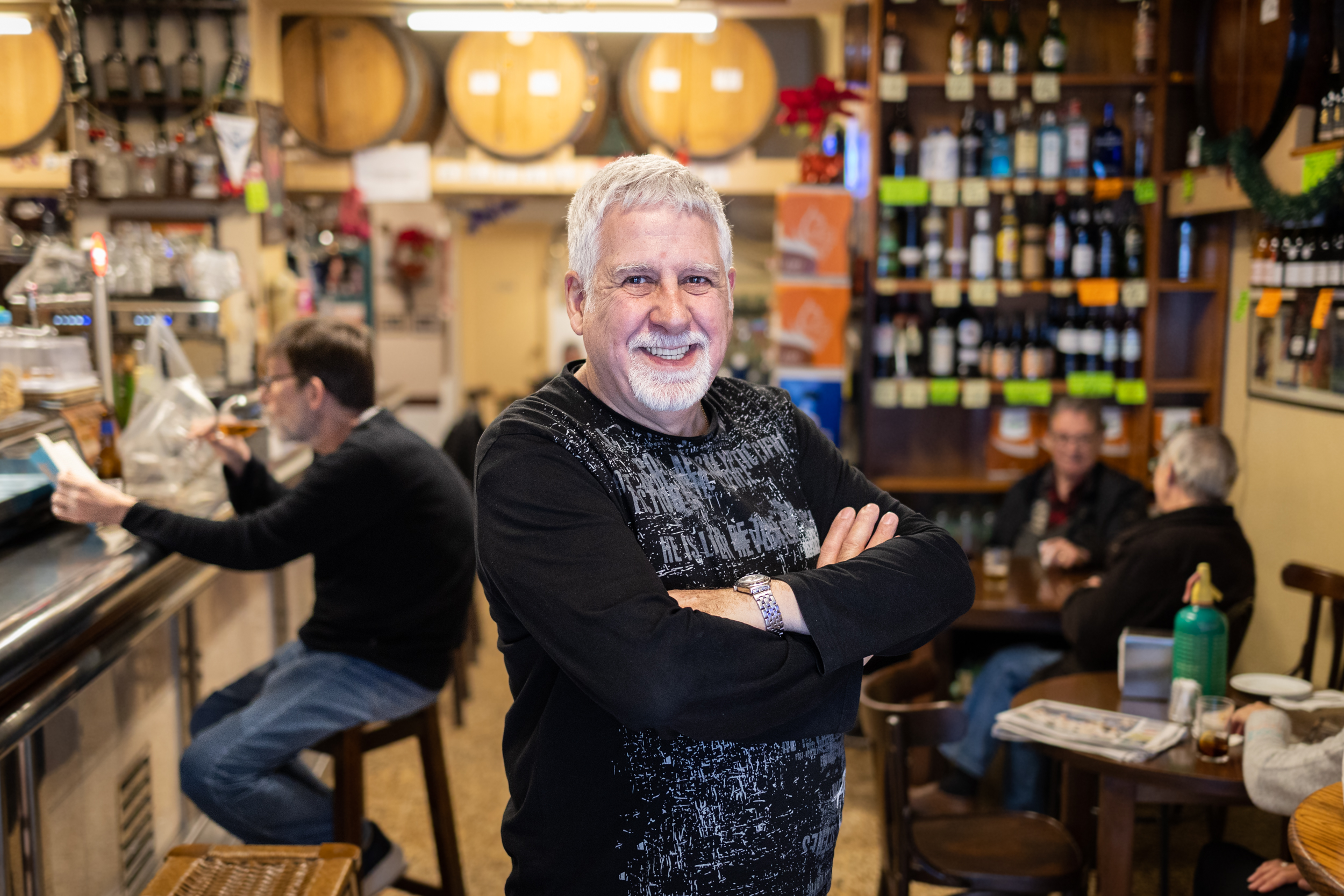 La tradicional bodega de Gràcia que celebra seixanta-cinc anys i continua en plena forma