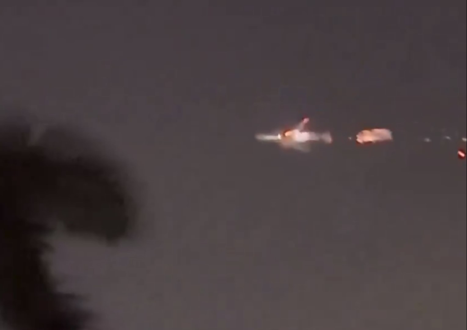 Susto en Miami: un avión se incendia en pleno vuelo y hace un aterrizaje de emergencia