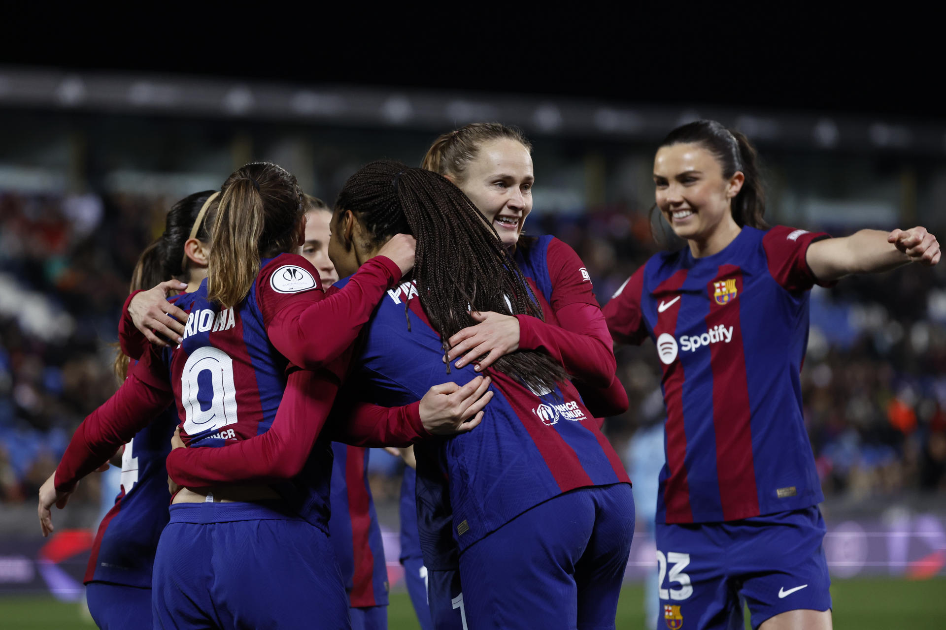 El Barça femenino se exhibe contra el Levante (7-0) y levanta la tercera Supercopa consecutiva