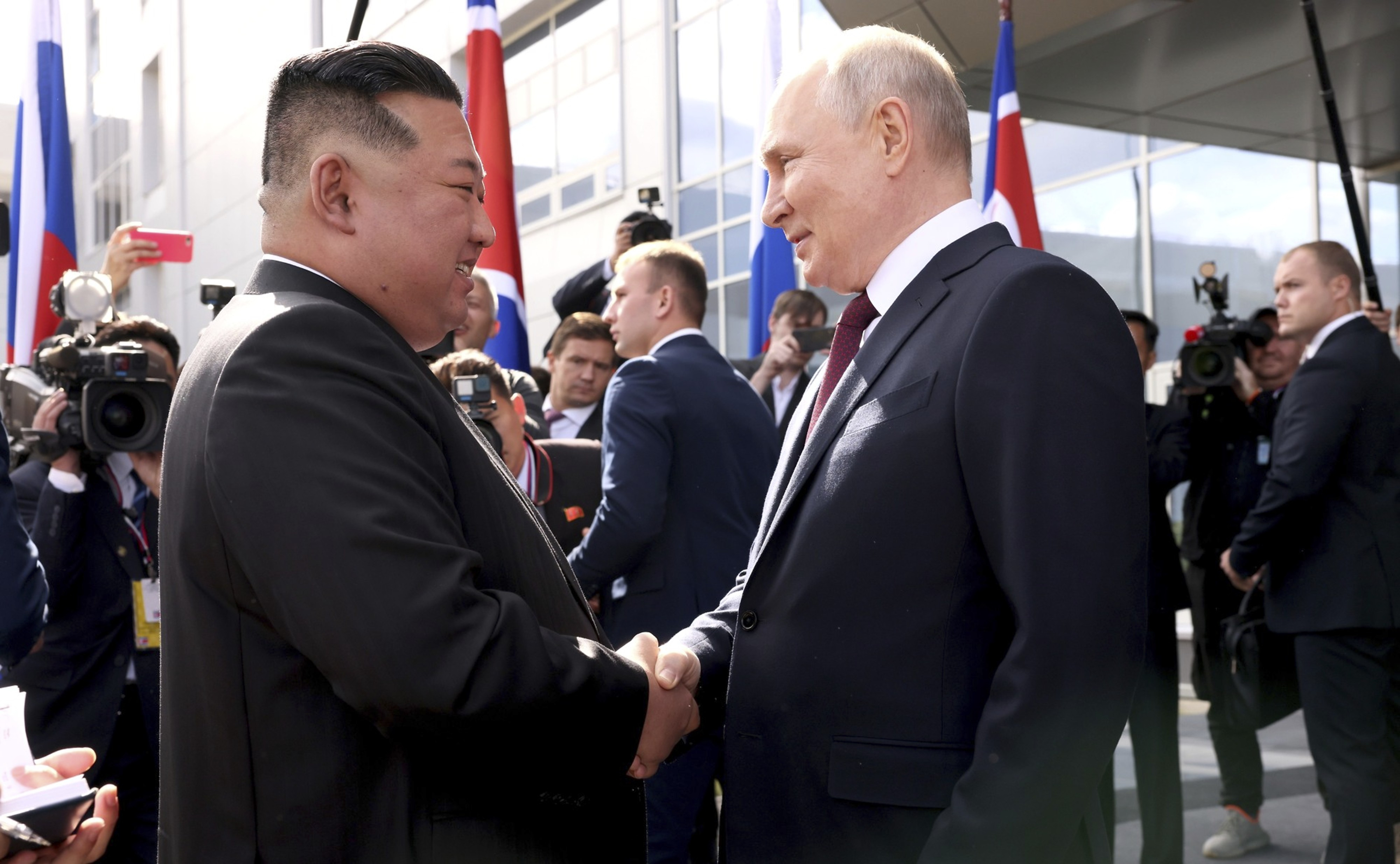 Vladímir Putin i Kim Jong-un es reforcen: defensen la ratificació del seu acord d'armes bilateral