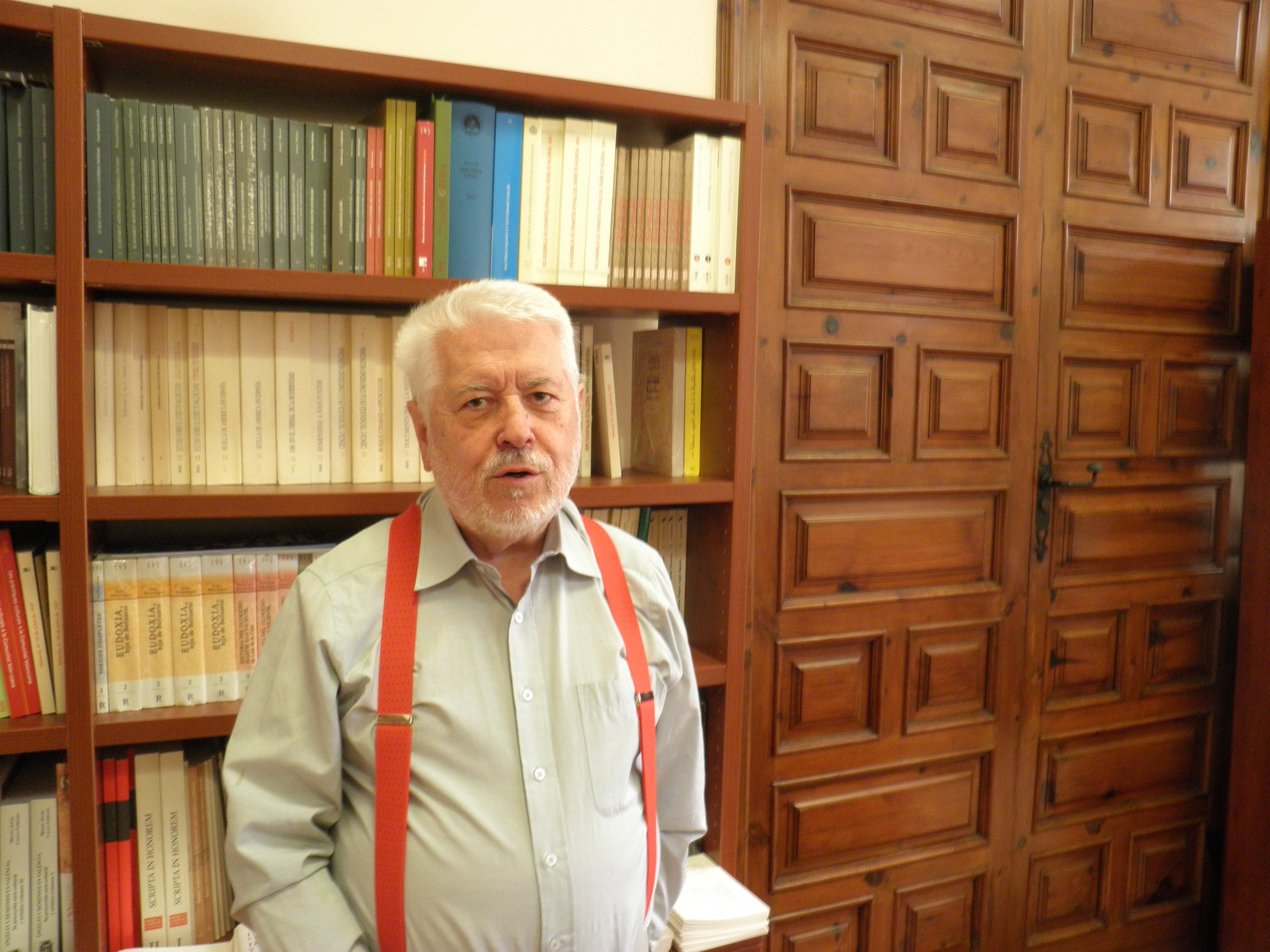 Huguet: "Els docents són els herois de la construcció de la identitat valenciana"