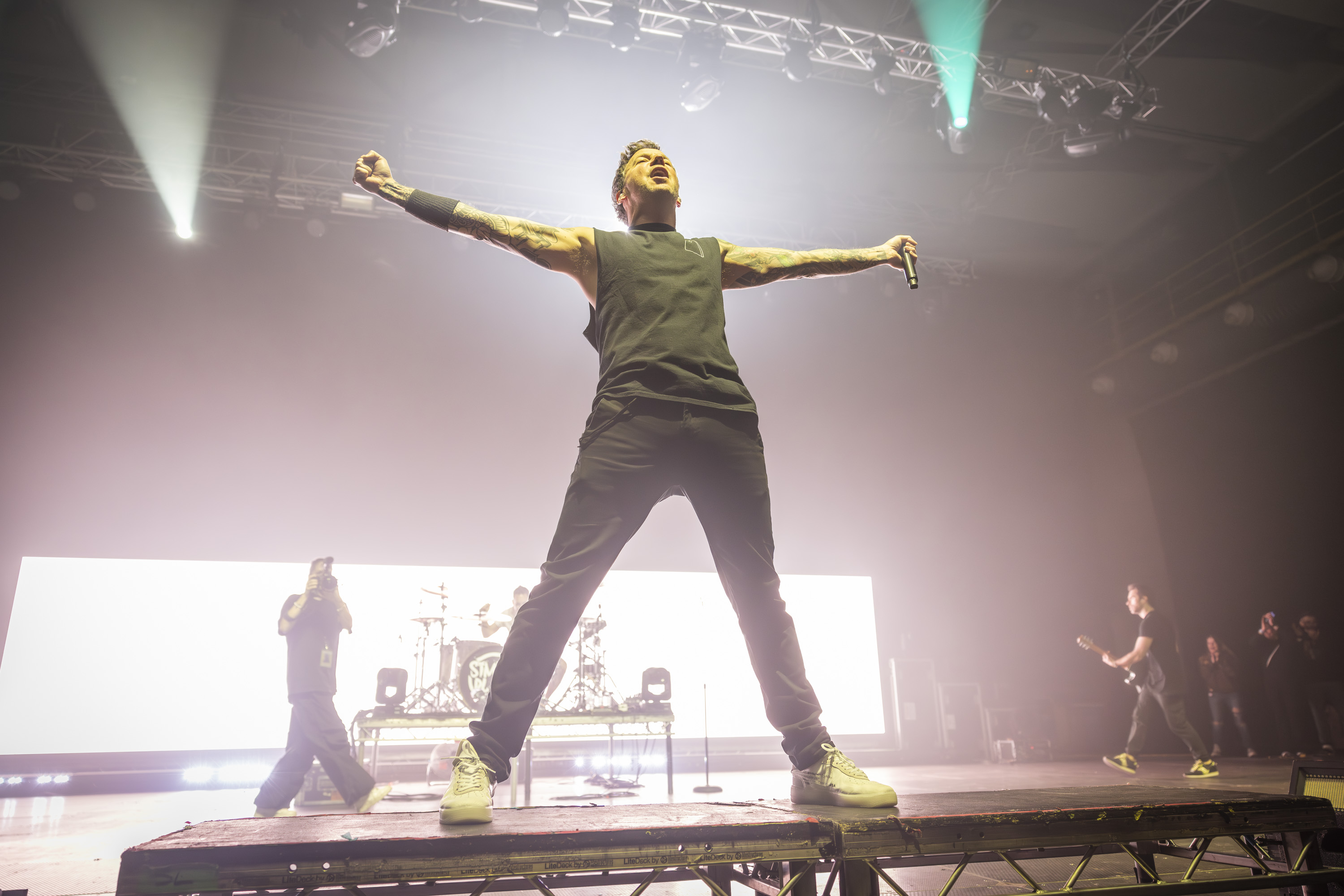 Simple Plan fulmina el estereotipo cuarentón en el Sant Jordi Club