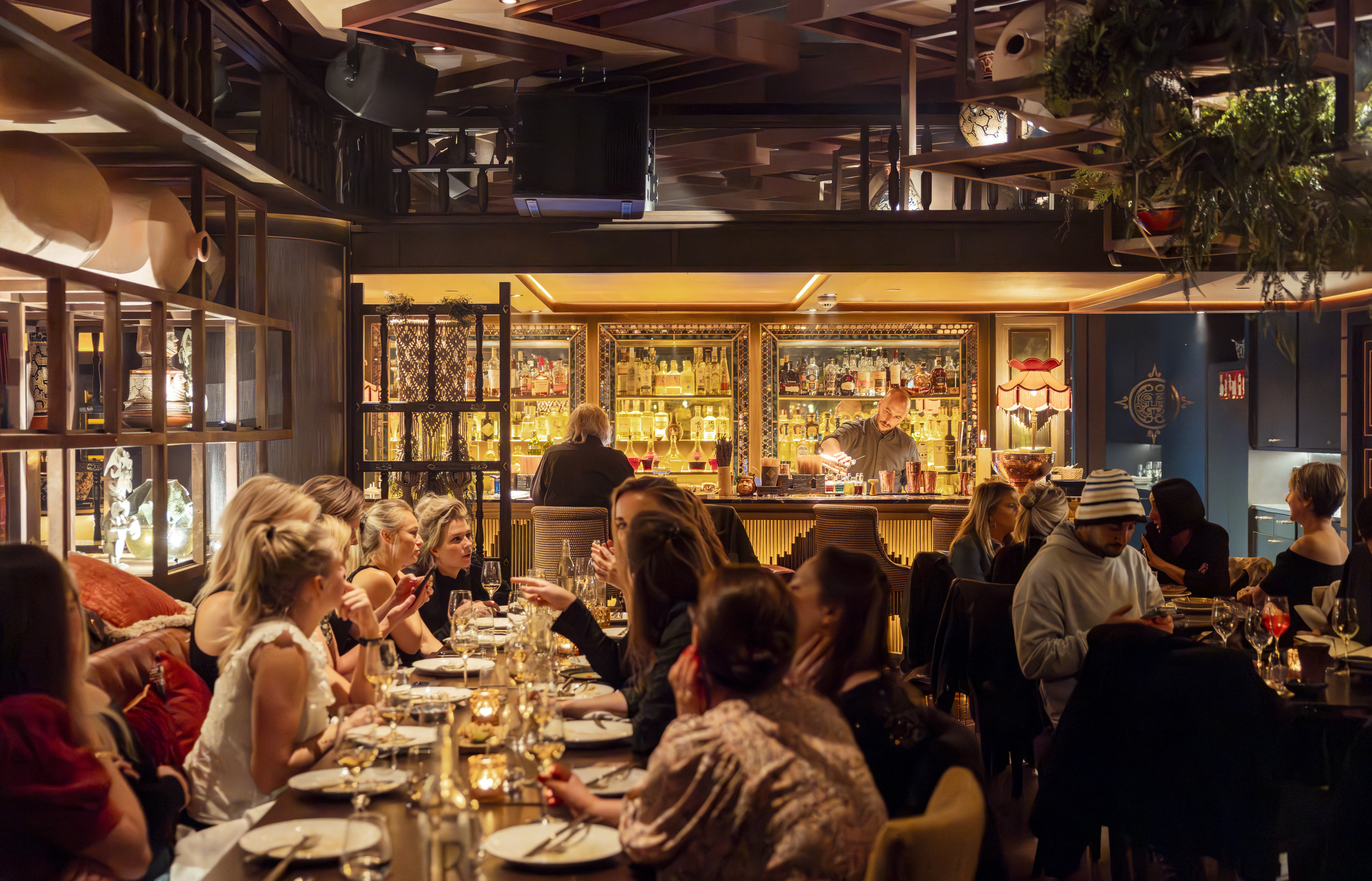 Coya: el restaurante más exclusivo de Barcelona para cruzar el mundo con unos platos acojonantes