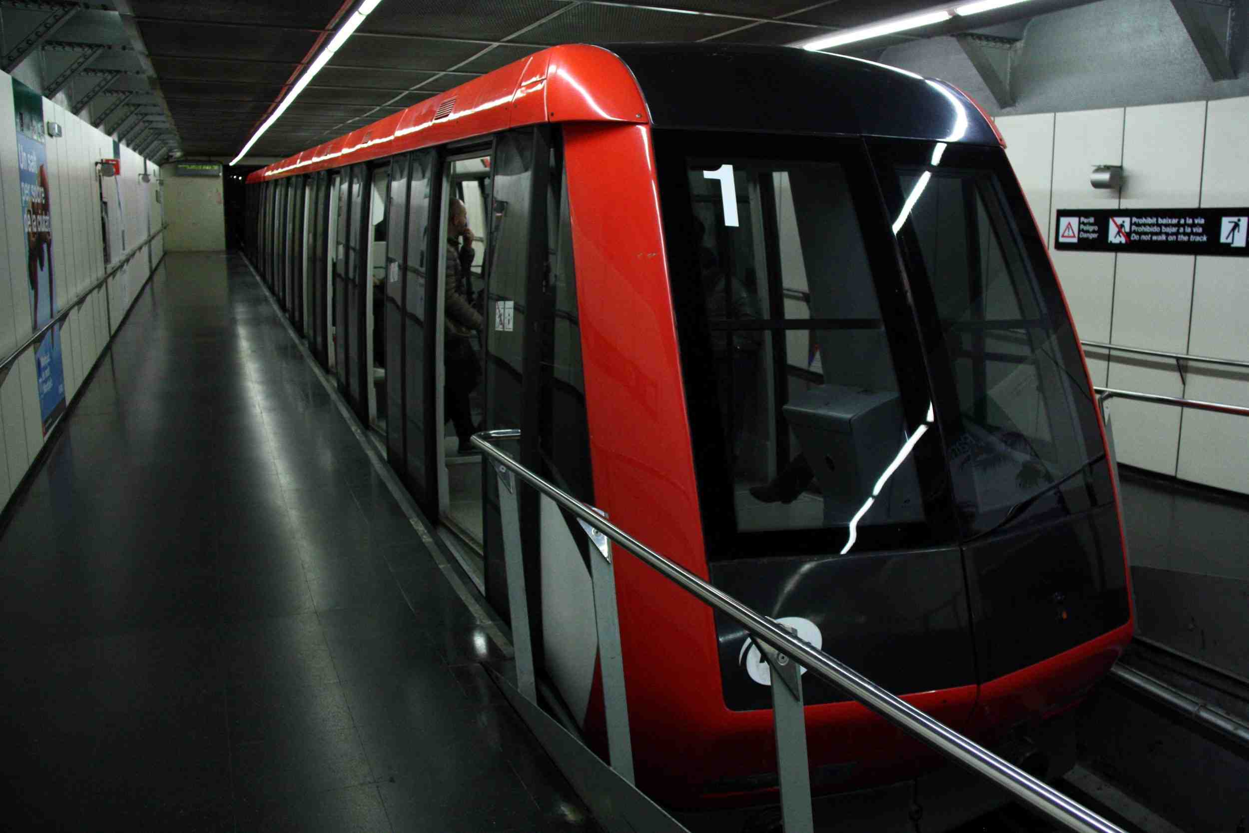 Un escape de agua deja sin servicio al funicular de Montjuïc hasta media mañana