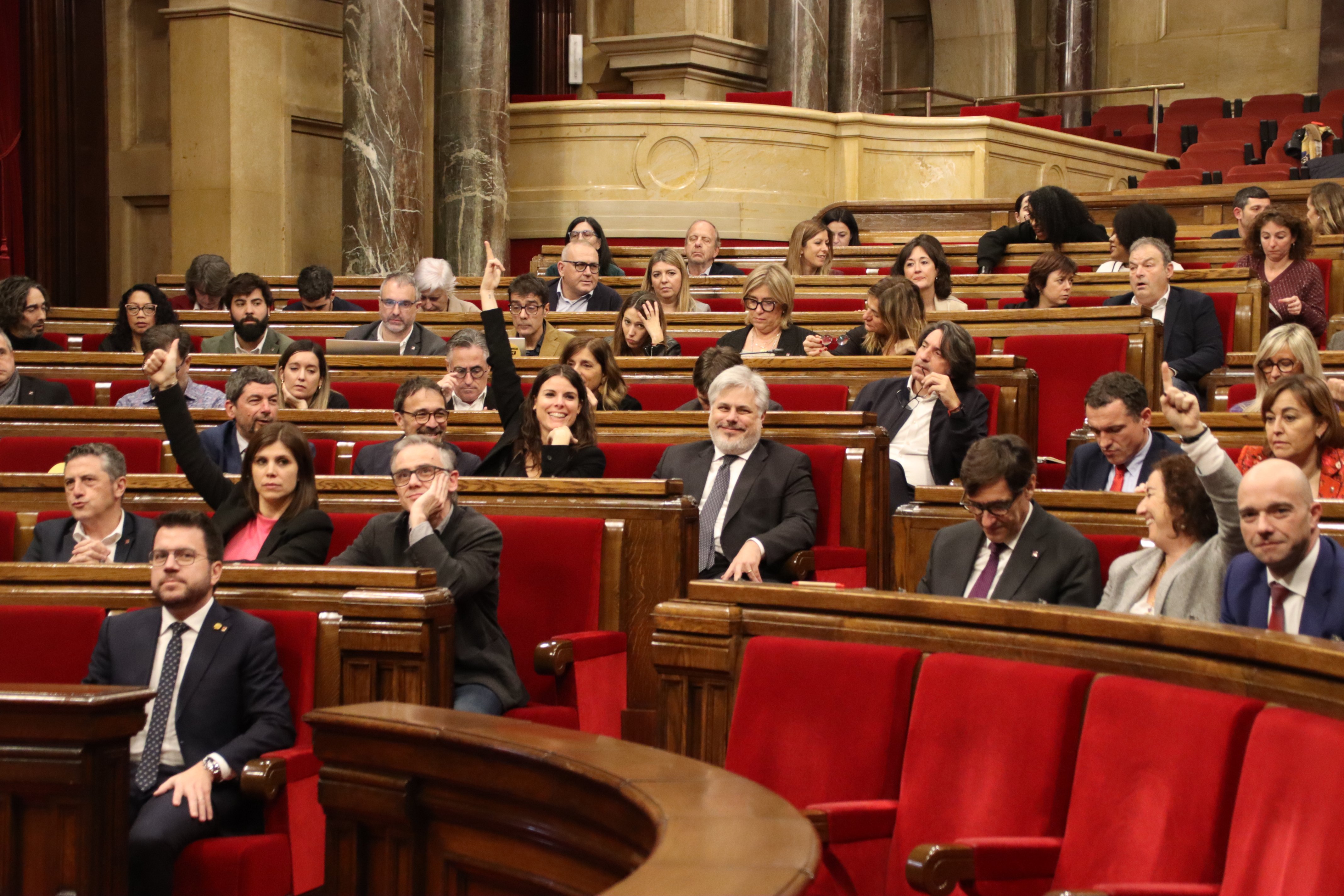 El Parlament valida la pròrroga de pressupostos entre retrets a la "incapacitat" del Govern