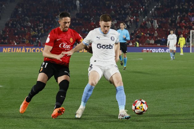 Tsygankov protege el balón durante el Mallorca - Girona / Foto: EFE Tsygankov protege el balón durante el Mallorca - Girona / Foto: EFE