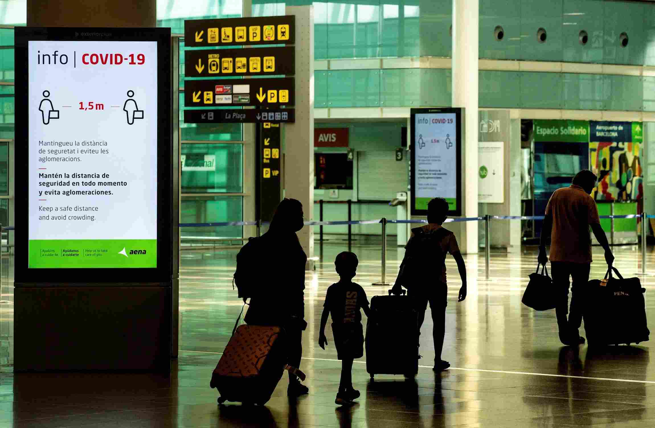 El coronavirus buida l'aeroport del Prat: un 58% menys de vols que el 2019