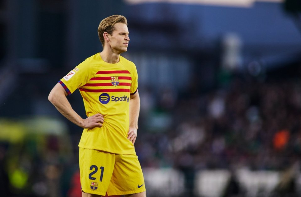 Frenkie de Jong, preocupado durante un partido del Barça / Foto: Europa Press