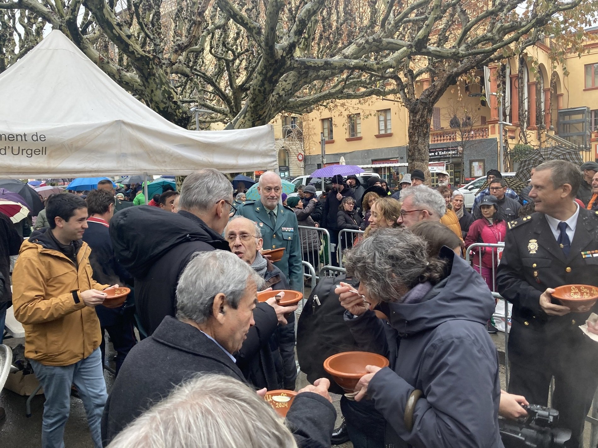 Viandas, calderadas y escudellas: las calorías del invierno porque nos gusta comer (y gratis)