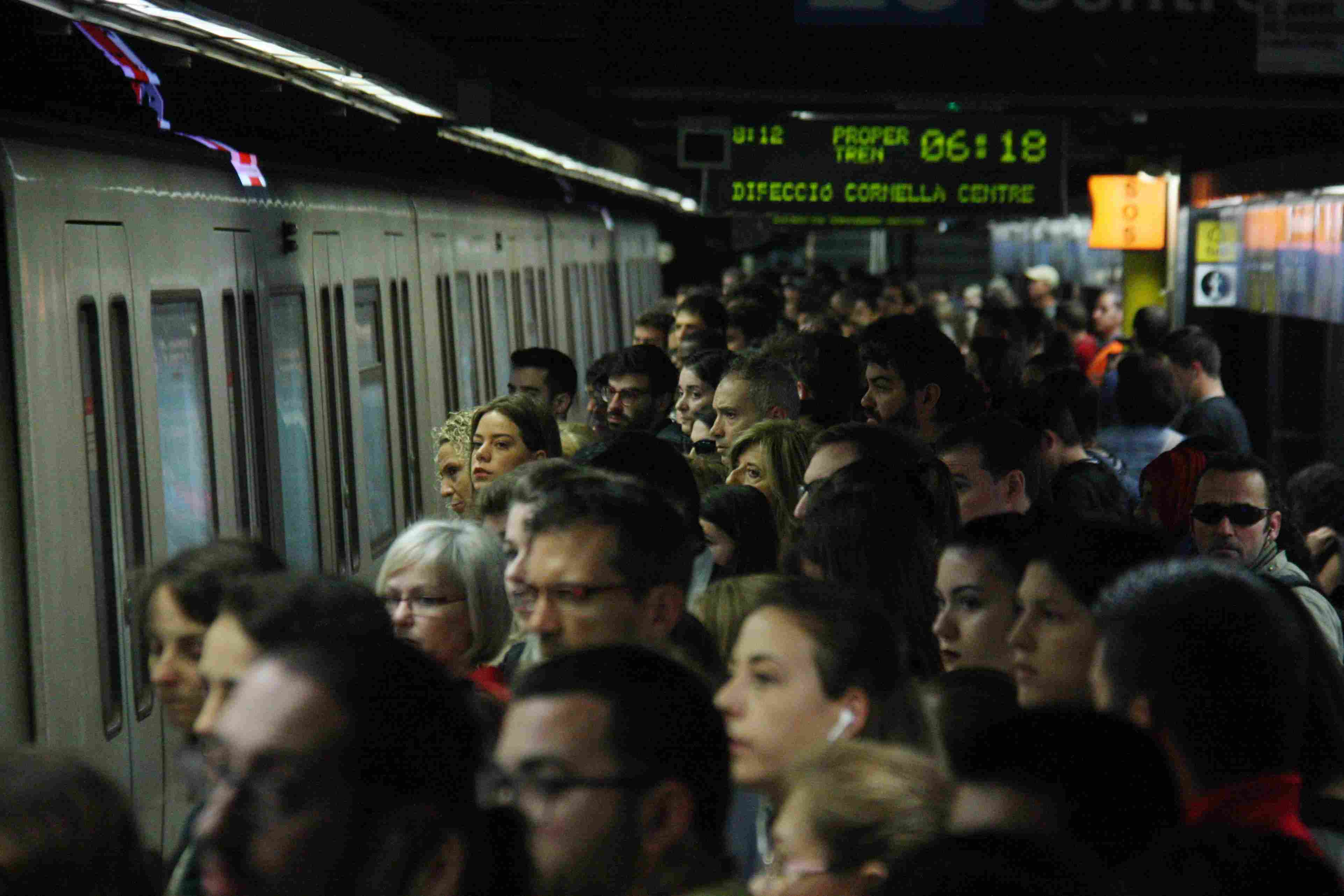 Los trabajadores del metro harán huelga por la Diada, la Mercè y partidos del Barça