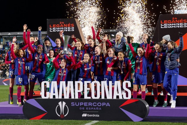 fc barcelona femení guanya supercopa espanya / Foto: Daniel González / Efe fc barcelona femení guanya supercopa espanya / Foto: Daniel González / Efe
