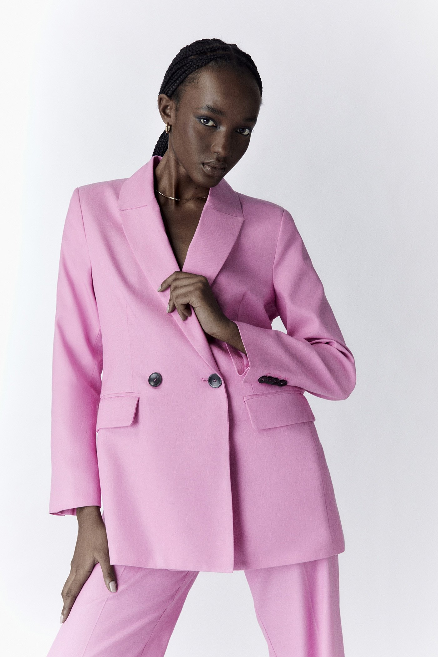 La chaqueta tendencia entre las presentadoras de televisión está en Sfera por 59,99 euros
