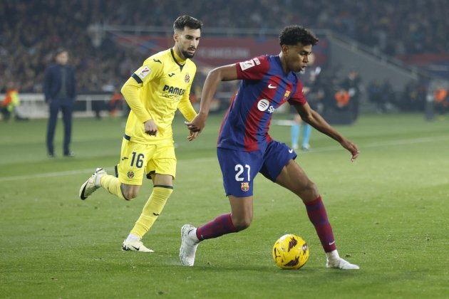 Álex Baena Lamine Yamal Barca Villarreal / Foto: EFE