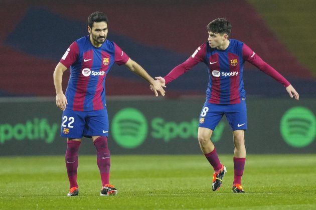 Ilkay Gündogan Pedri González Barça / Foto: EFE