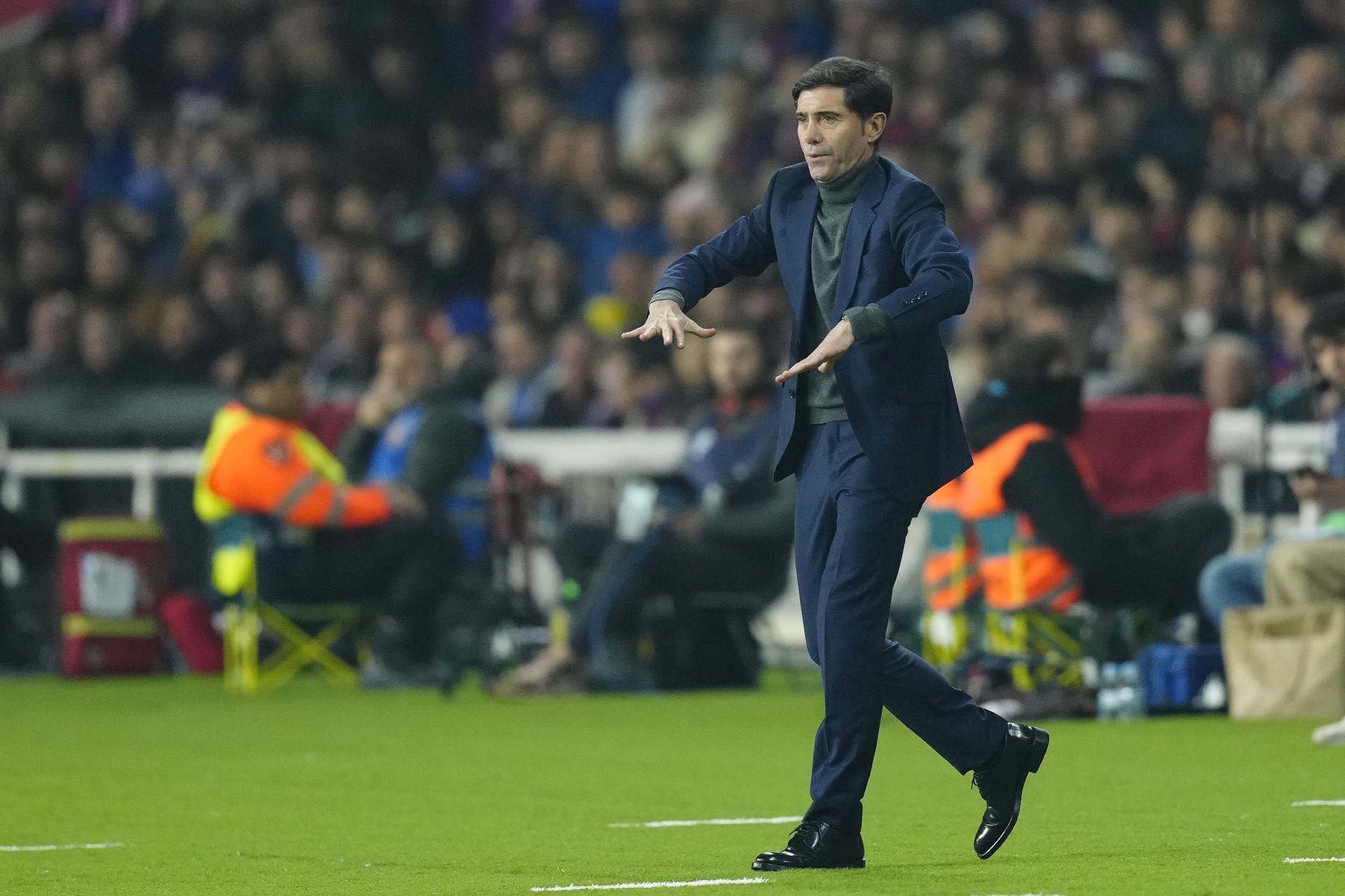 Marcelino contacta con él para que cambie el Barça por el Villarreal, olvidado por Flick