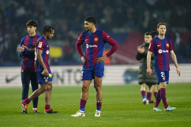 Ronald Araujo trist Barça / Foto: EFE