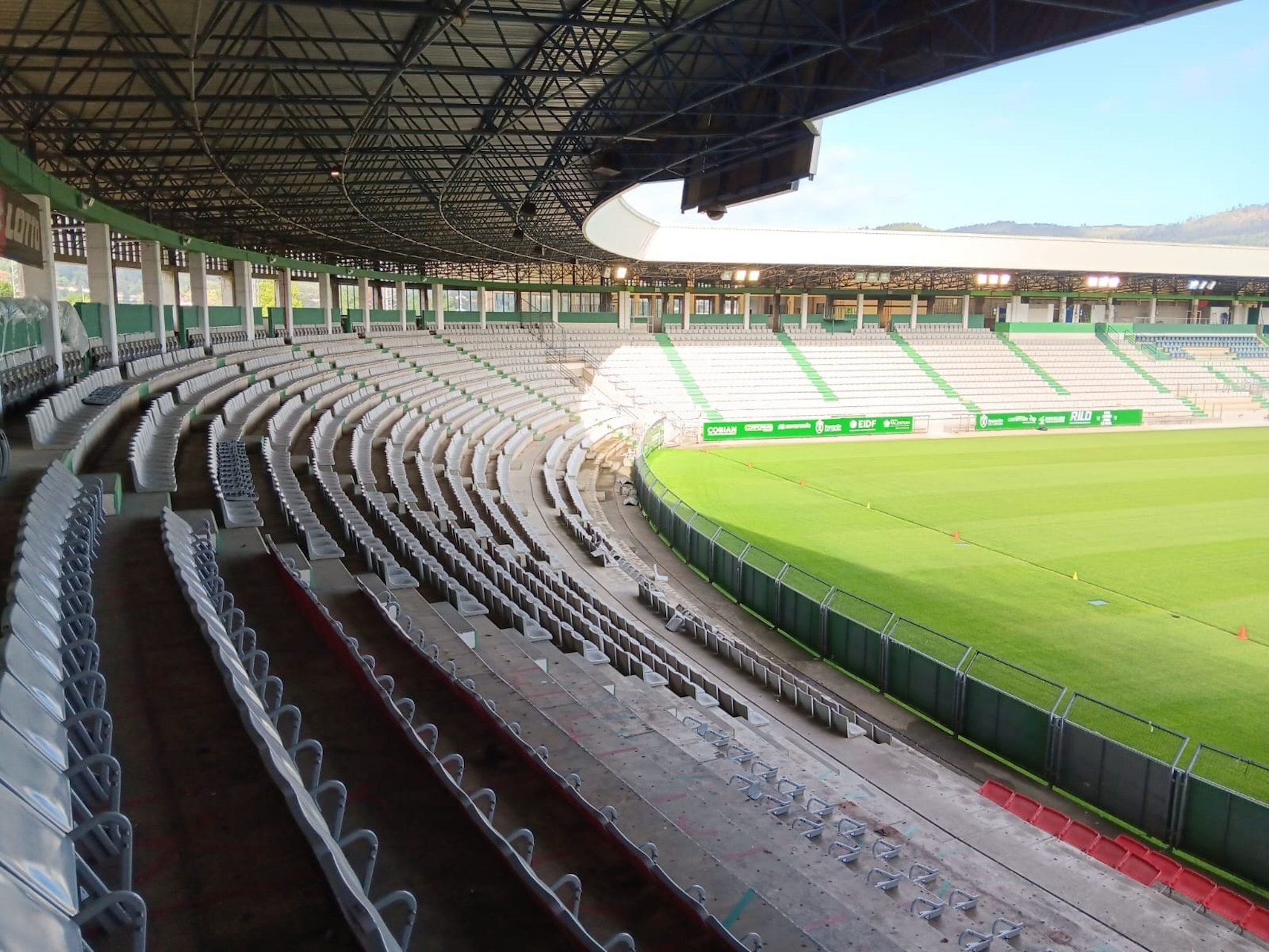 El Racing Club Ferrol, premiado por las mejoras realizadas en su estadio