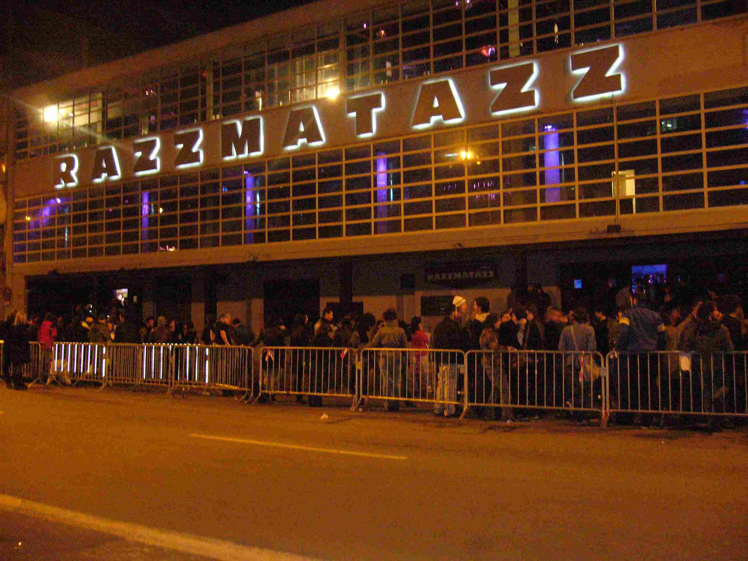 Razzmatazz tanca la sessió del 12-O amb 'Els segadors'