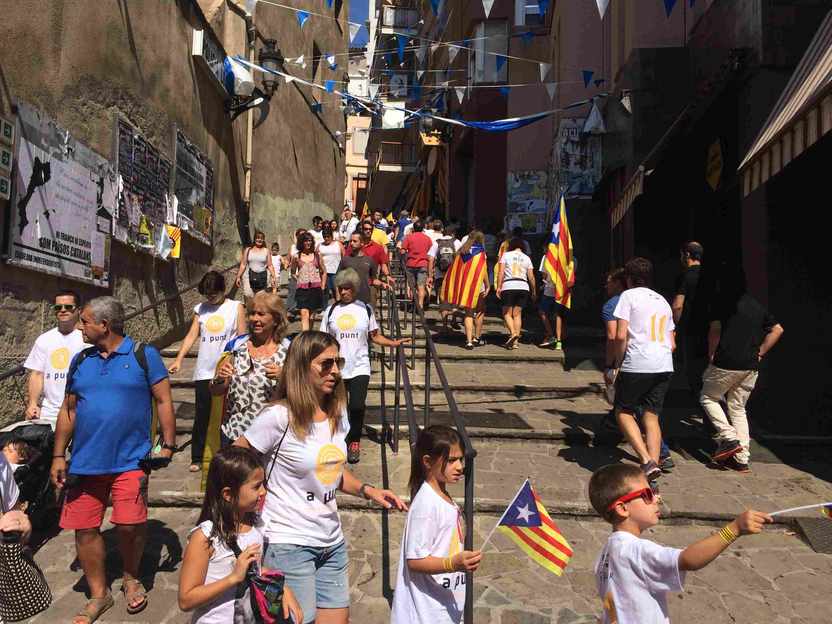 Berga supera sense problemes l'arribada massiva de manifestants