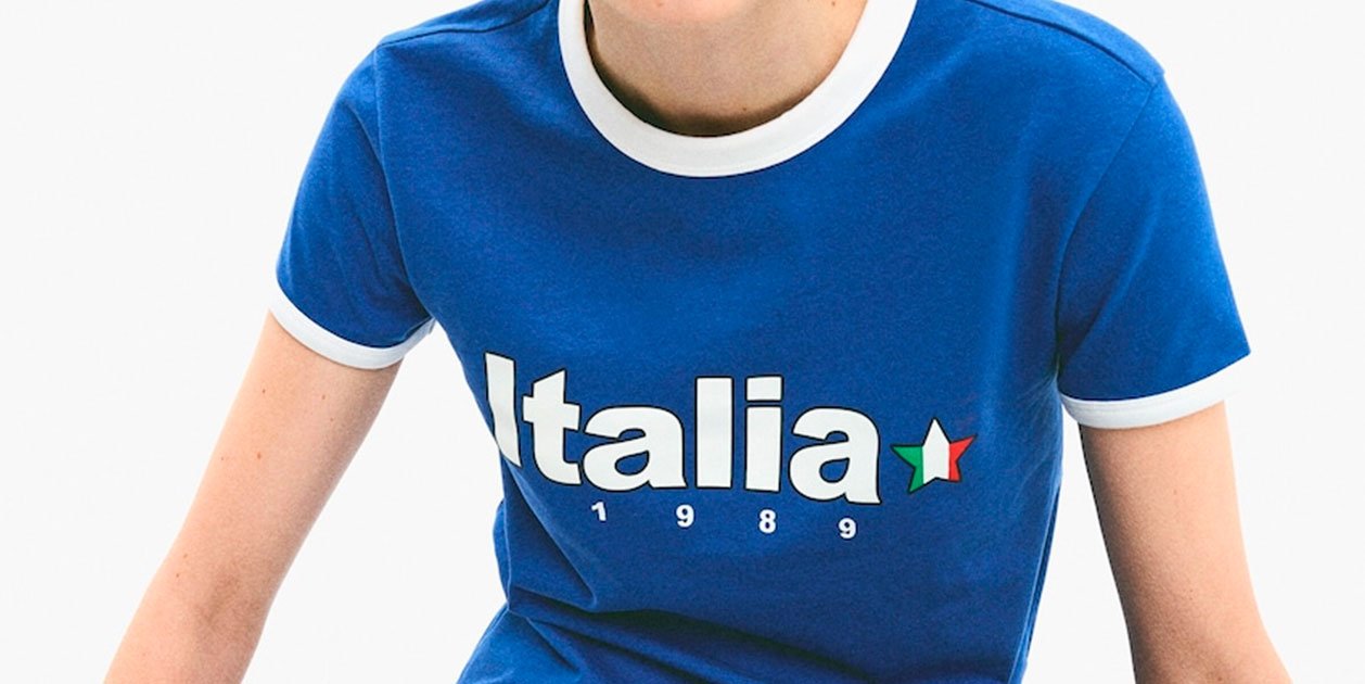 La camiseta retro de 1989 que quieren todas las influencers llega a Bershka