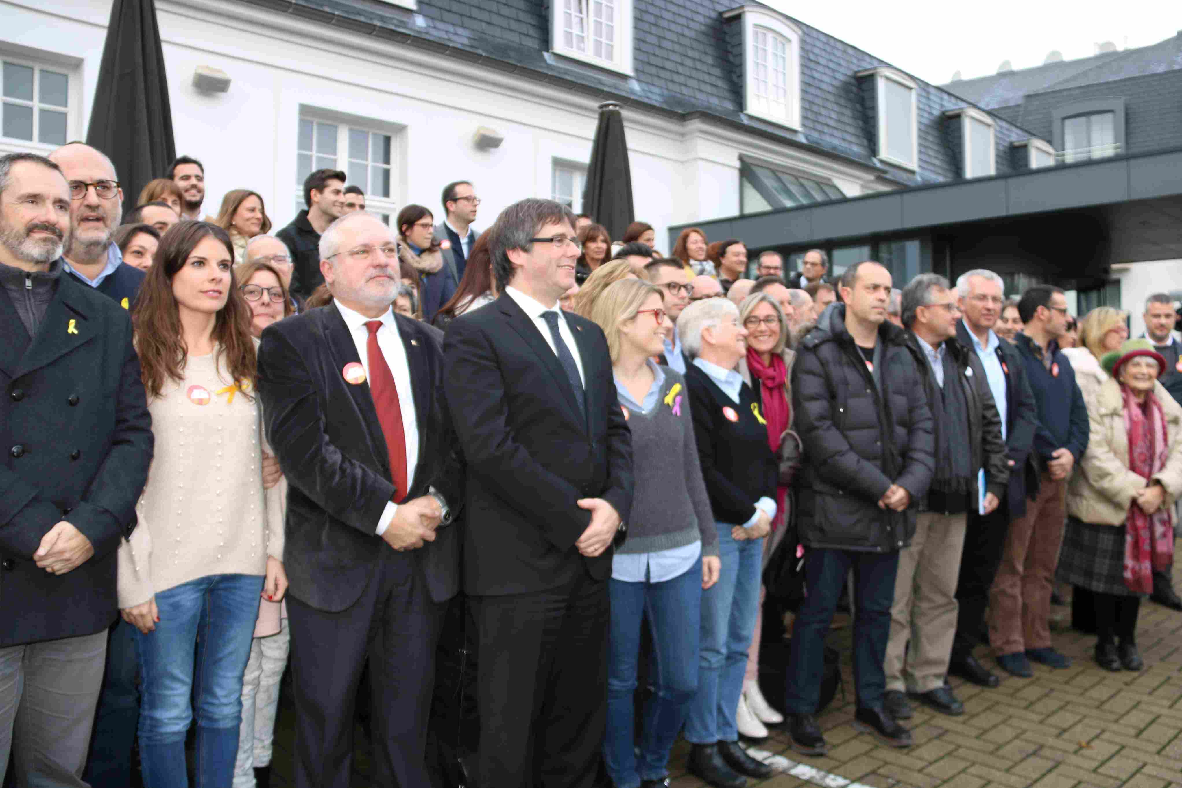 Puigdemont convoca a los diputados de JxCat en Bruselas