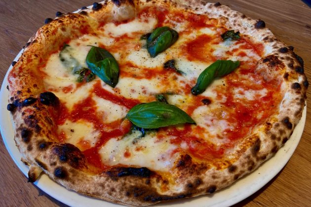 La pizza margarita és la preferida dels italians perquè els permet saber si els ingredients base, tomata i formatge, són bons / Foto: Oriol Foix