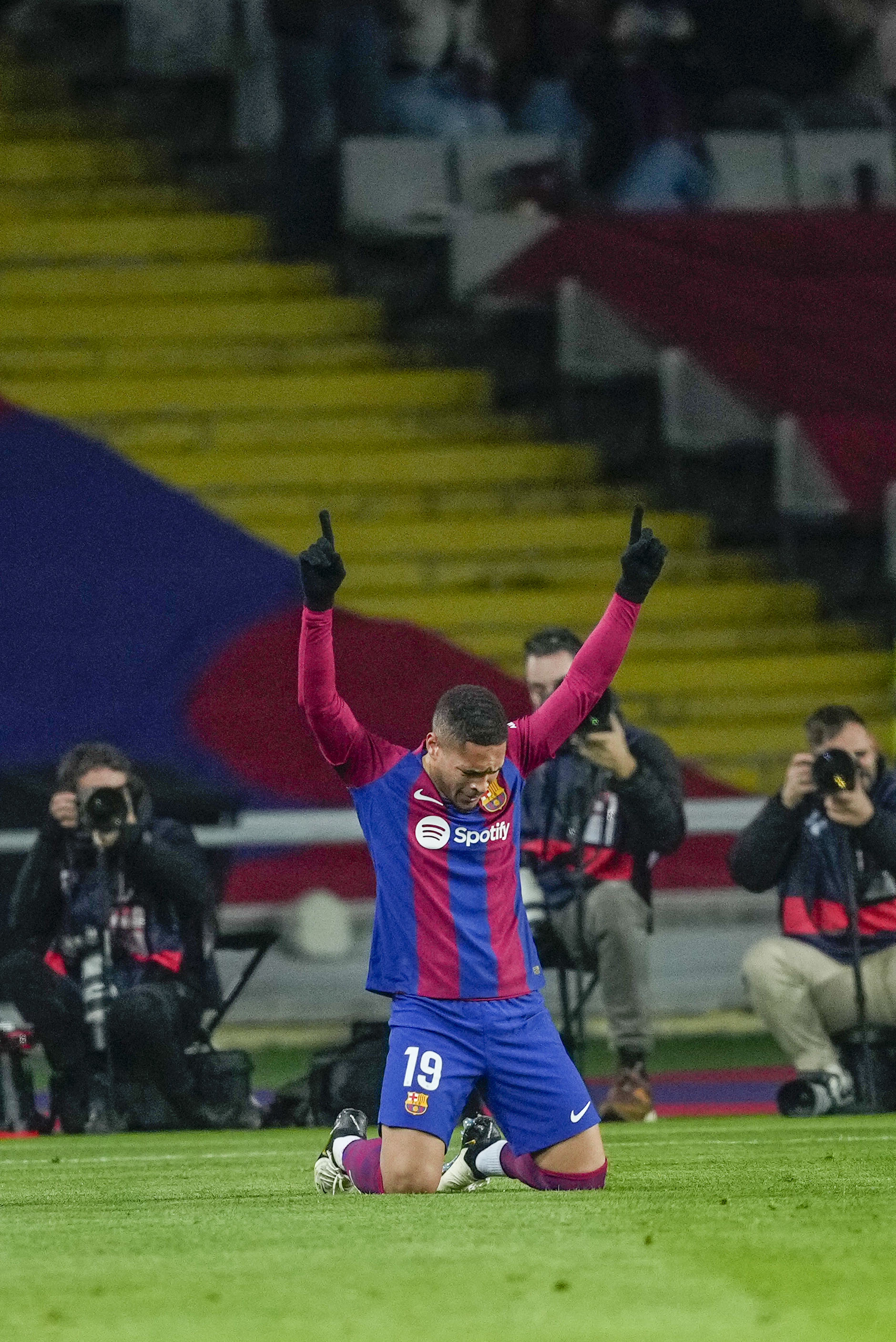 Vitor Roque señala con el dedo al líder del vestuario, el peor de 2022 en el Barça, sin coartada