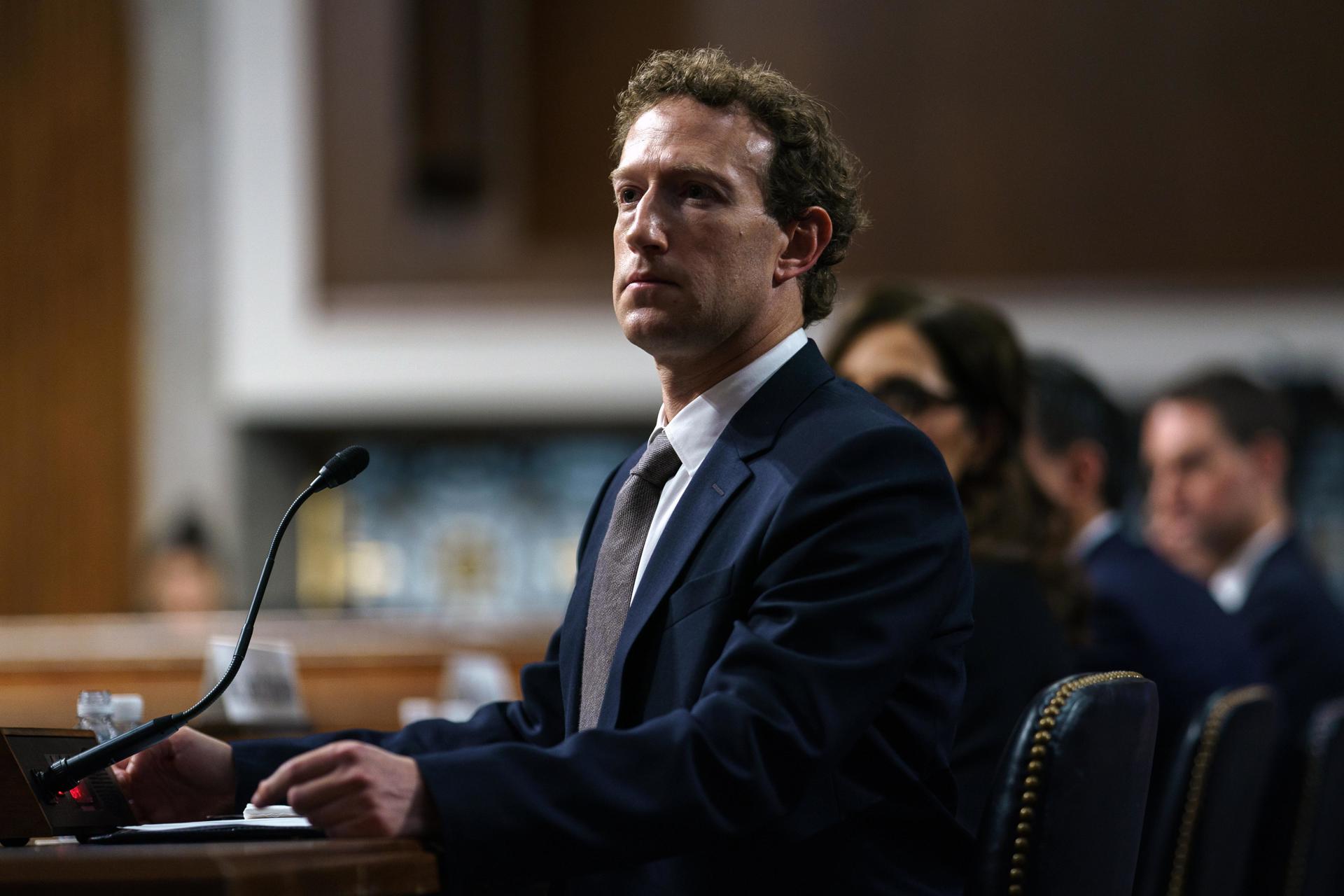 Zuckerberg pide perdón a las familias de las víctimas de abusos sexuales de las redes sociales