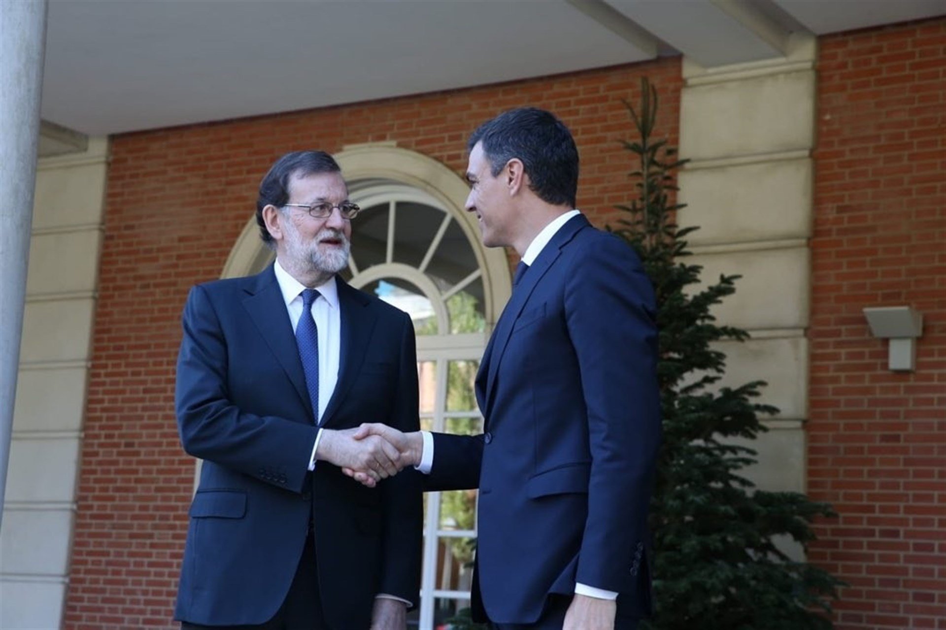 La tentación de hacer un Rajoy: Sánchez huye de las ruedas de prensa, ni una en 2022