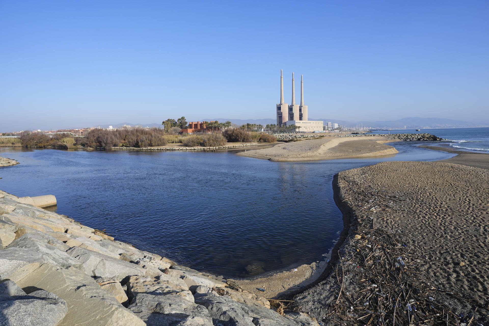 Estàs a favor de connectar l'Ebre i el Ter-Llobregat en cas d'emergència?