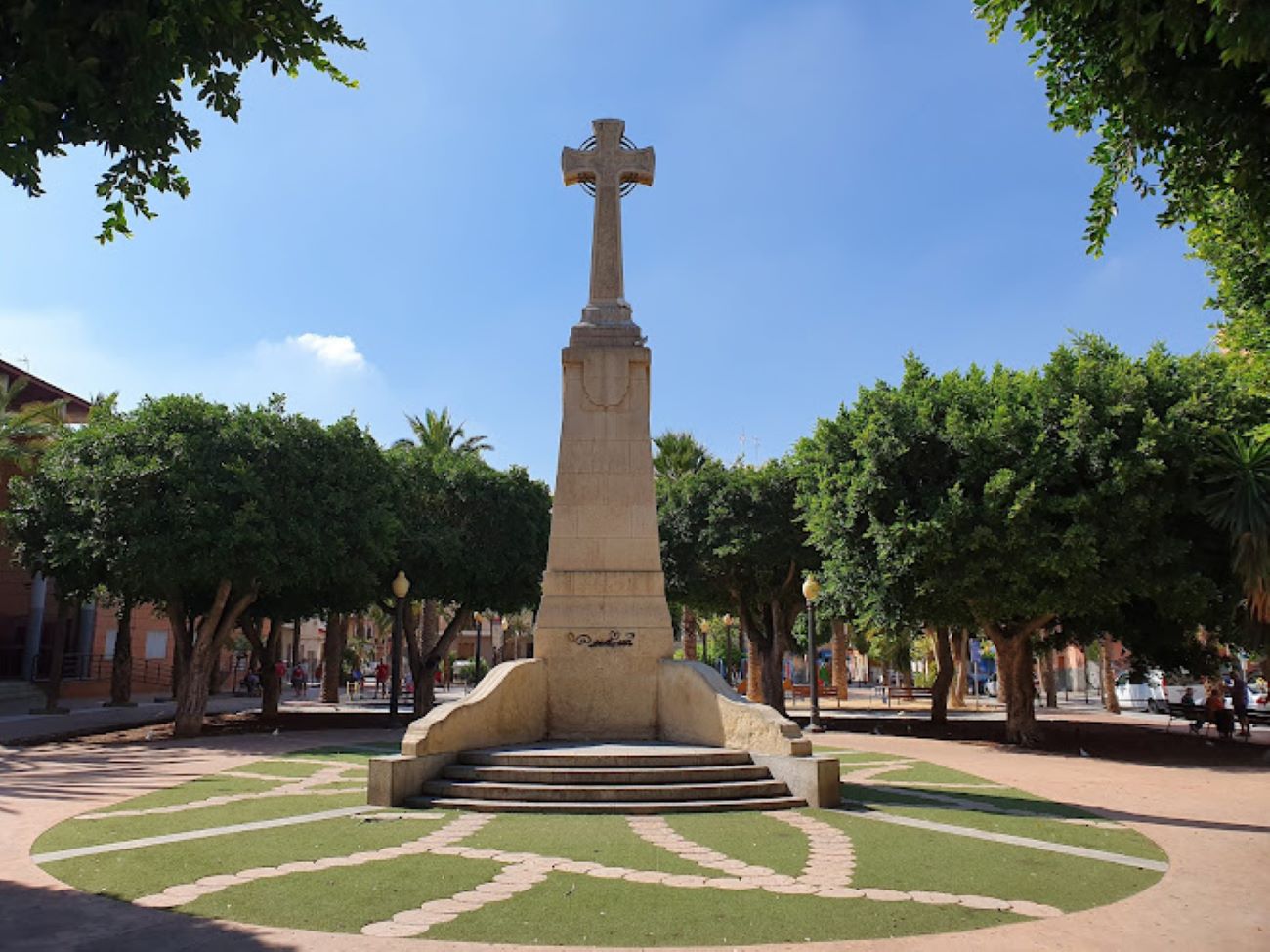 PP y Vox mantienen una cruz franquista en Elx pese al peligro de una sanción europea