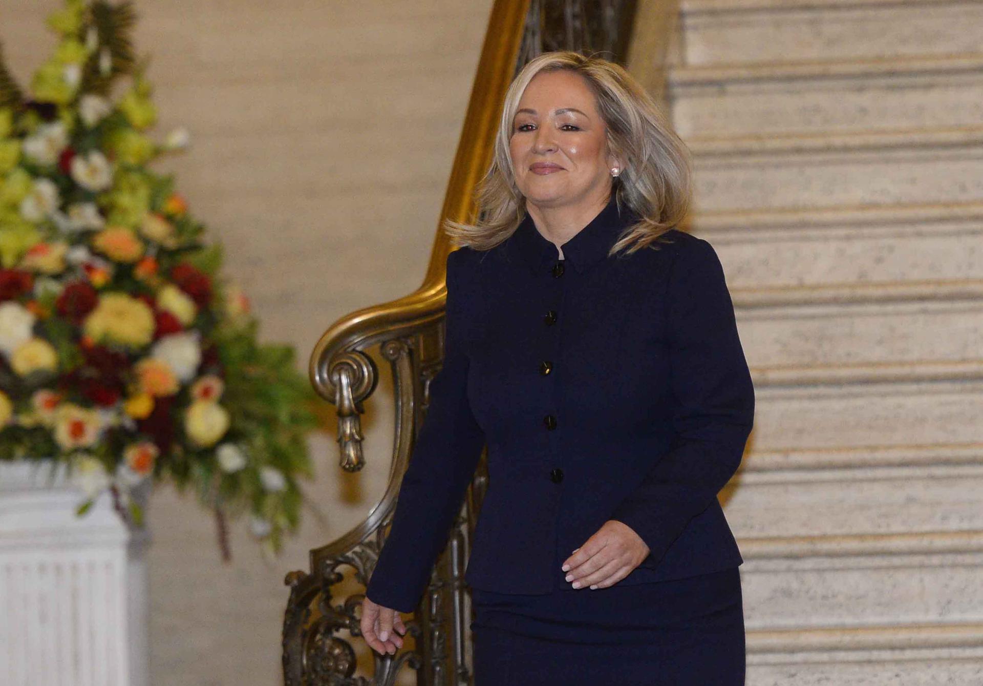 Michelle O'Neill, del Sinn Féin, fa història i és converteix en ministra principal d'Irlanda del Nord