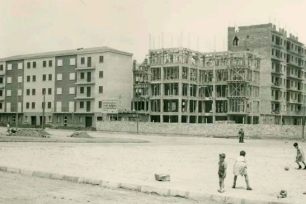 Construcció de les vivendes del Congrés Eucaristic. Barcelona (1953). Font Arxiu Fotografic de Barcelona