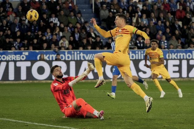 Gol Lewandowski vaselina Alavés Barça / Foto: EFE Gol Lewandowski vaselina Alavés Barça / Foto: EFE