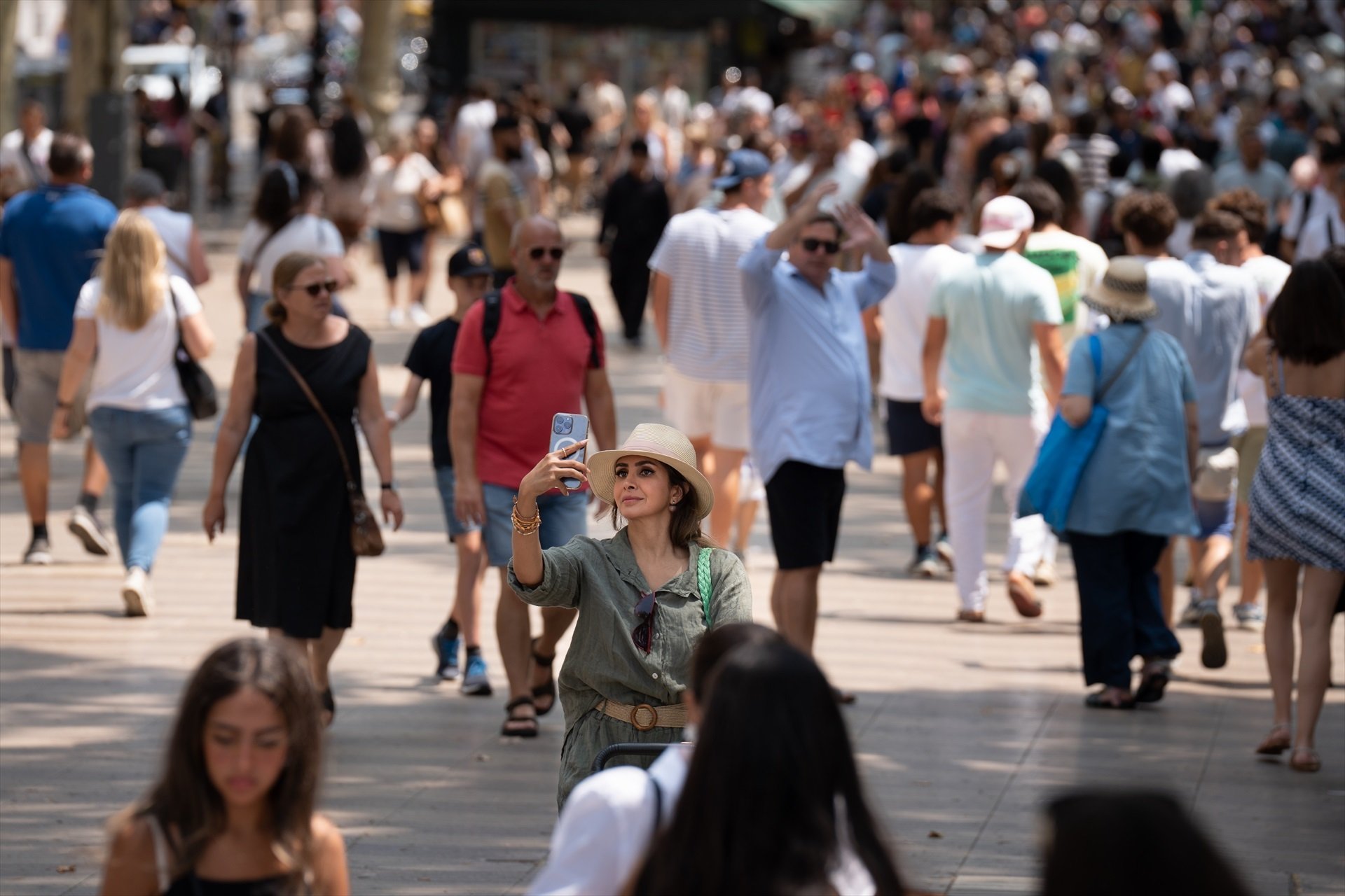 El 70,9% de la población de Barcelona considera el turismo beneficioso, según un sondeo municipal