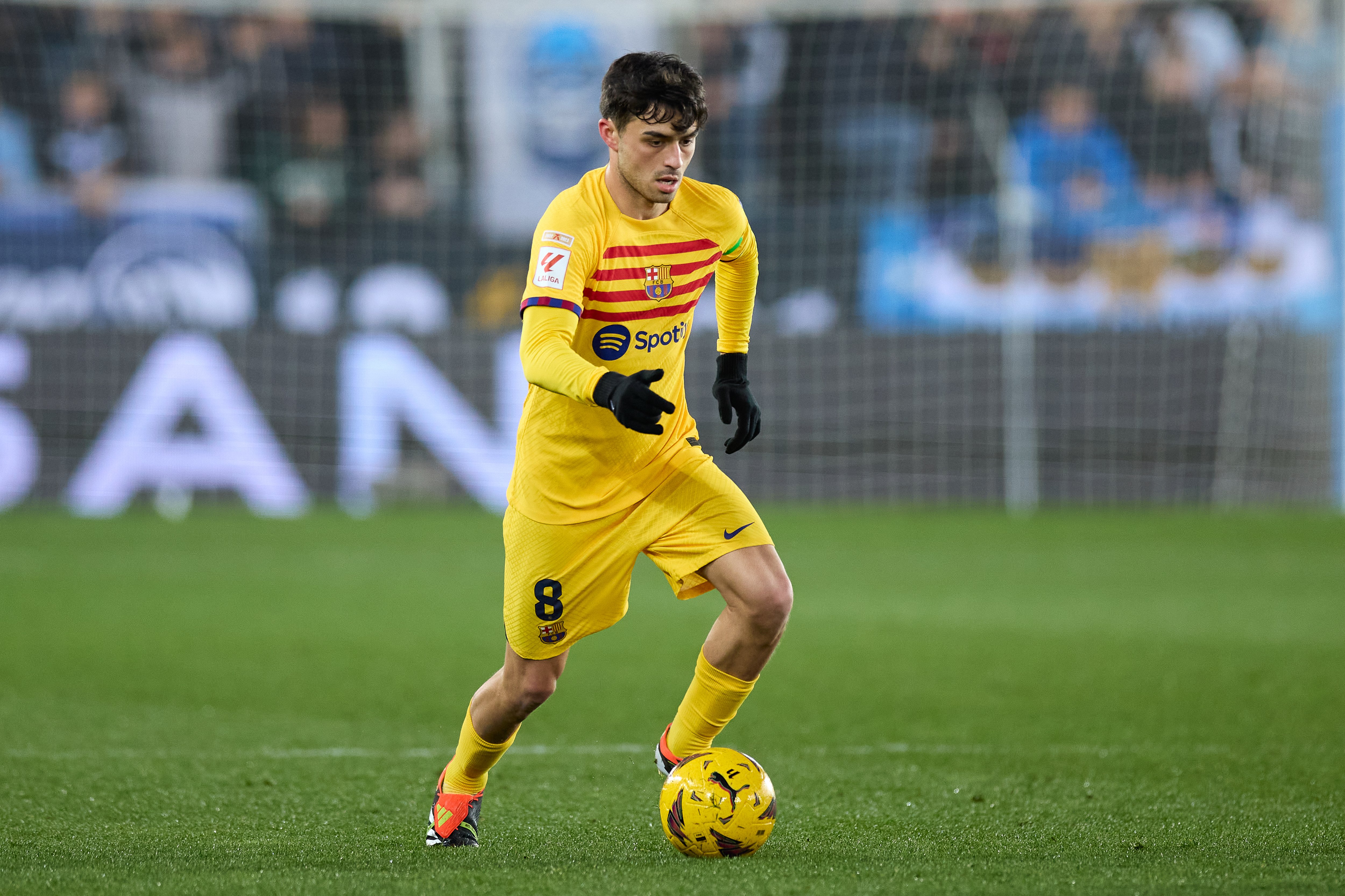 Deco está buscando la manera de echar a Pedri del Barça