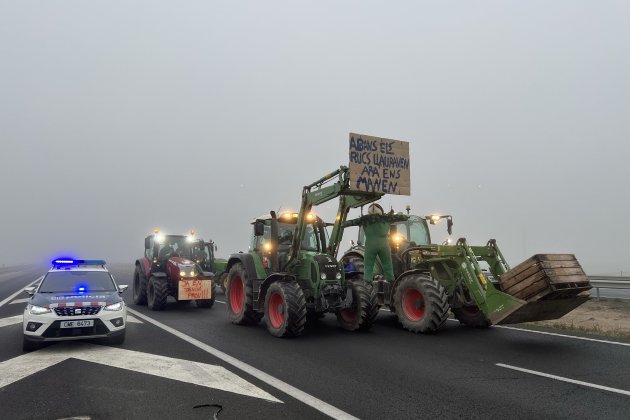 3f068e0f a6c7 4d7a b5e8 protestas tractores marcha lenta agricultores poniendo foto acn