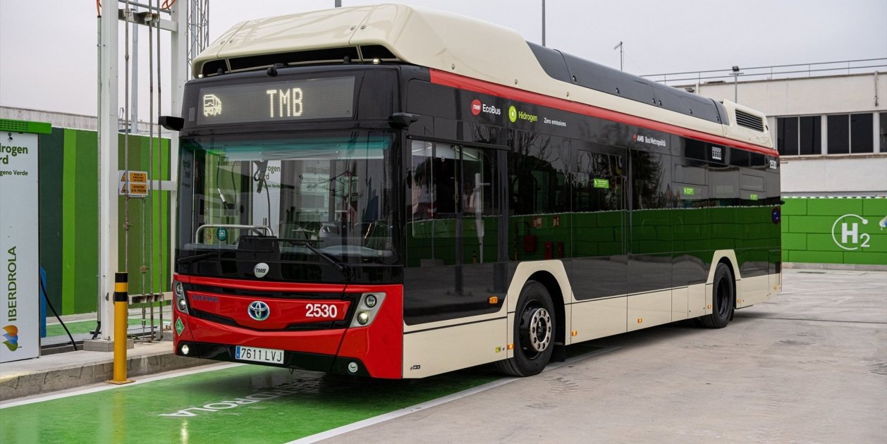 EuropaPress 4162541 tmb rebut primer bus hidrogeno proveera planta iberdrola zona franca