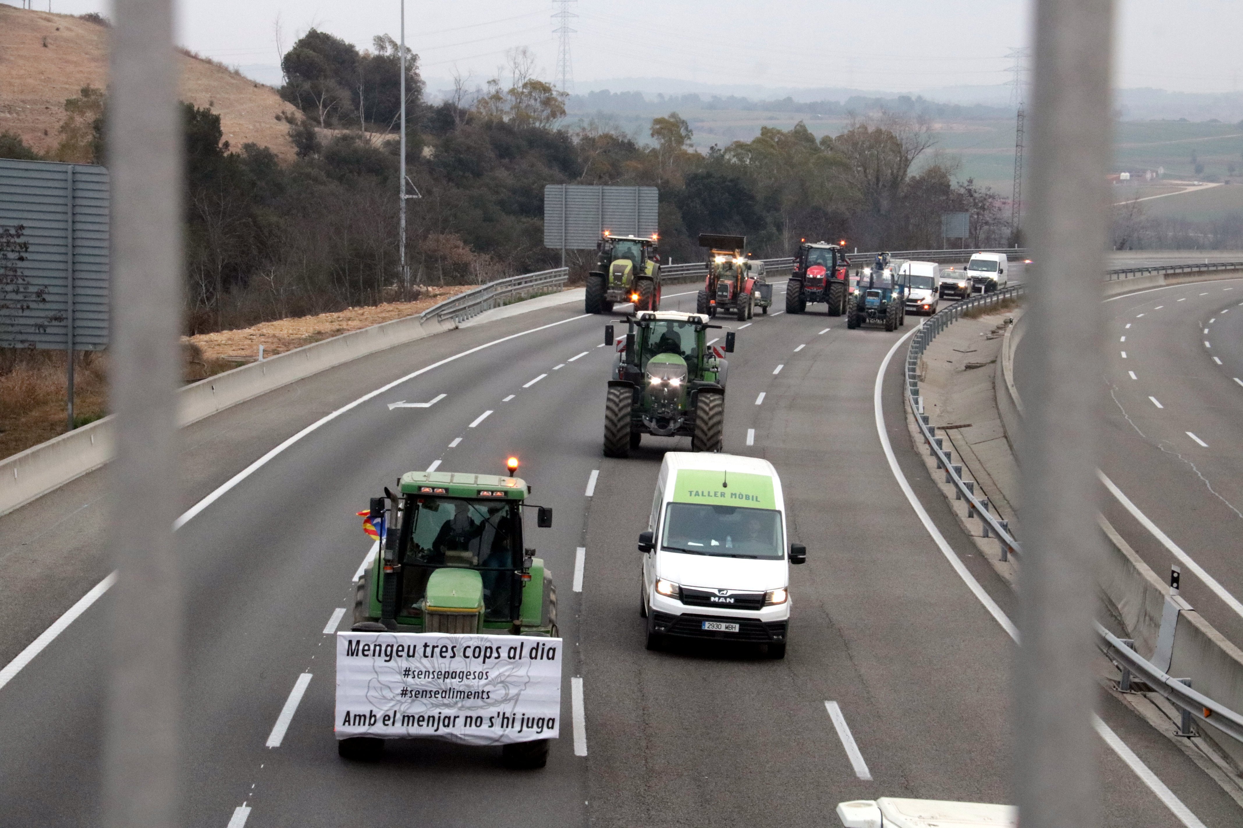 Empiezan las marchas lentas hacia Barcelona de tractores de toda Catalunya