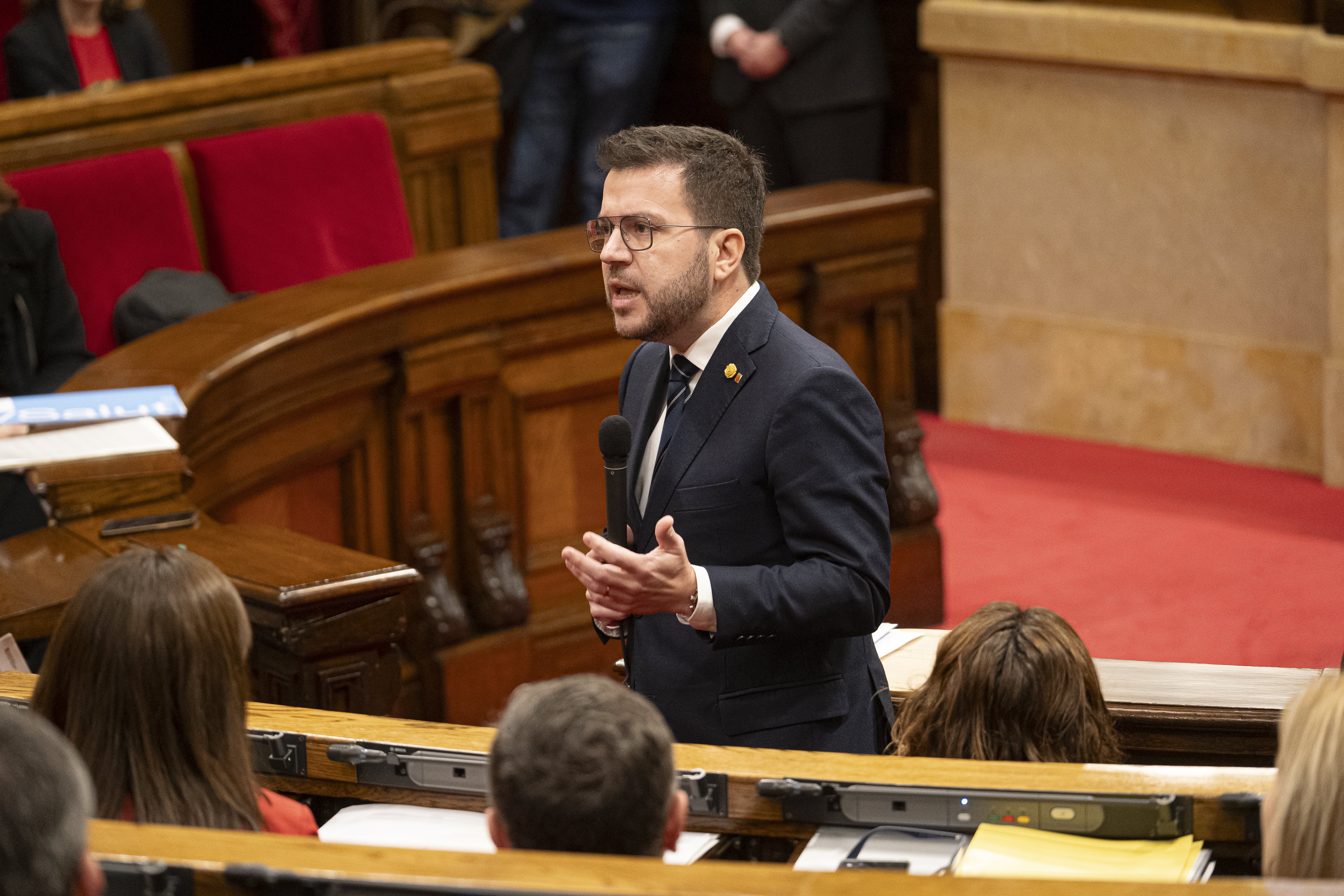 Aragonès surt en tromba contra Ayuso per barrejar toros i sequera: "Infame i indecent"