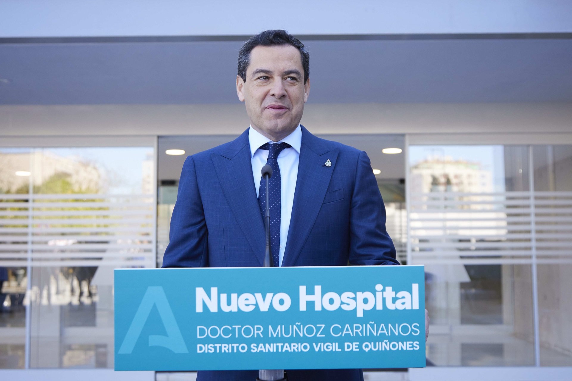 Tongo del gobierno de Juanma Moreno para poner el nombre de una víctima de ETA al hospital estrella de Sevilla