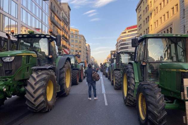 tractors pagesos passeig de Gracia, Barcelona tractors pagesos passeig de Gracia, Barcelona