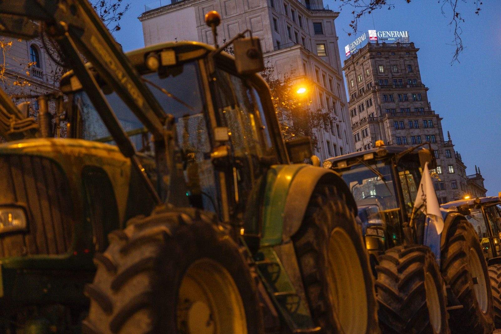 Retenciones en los accesos de Barcelona en el tercer día de protestas de los agricultores