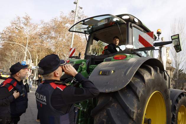 tractors a Barcelona / Carlos Baglietto tractors a Barcelona / Carlos Baglietto