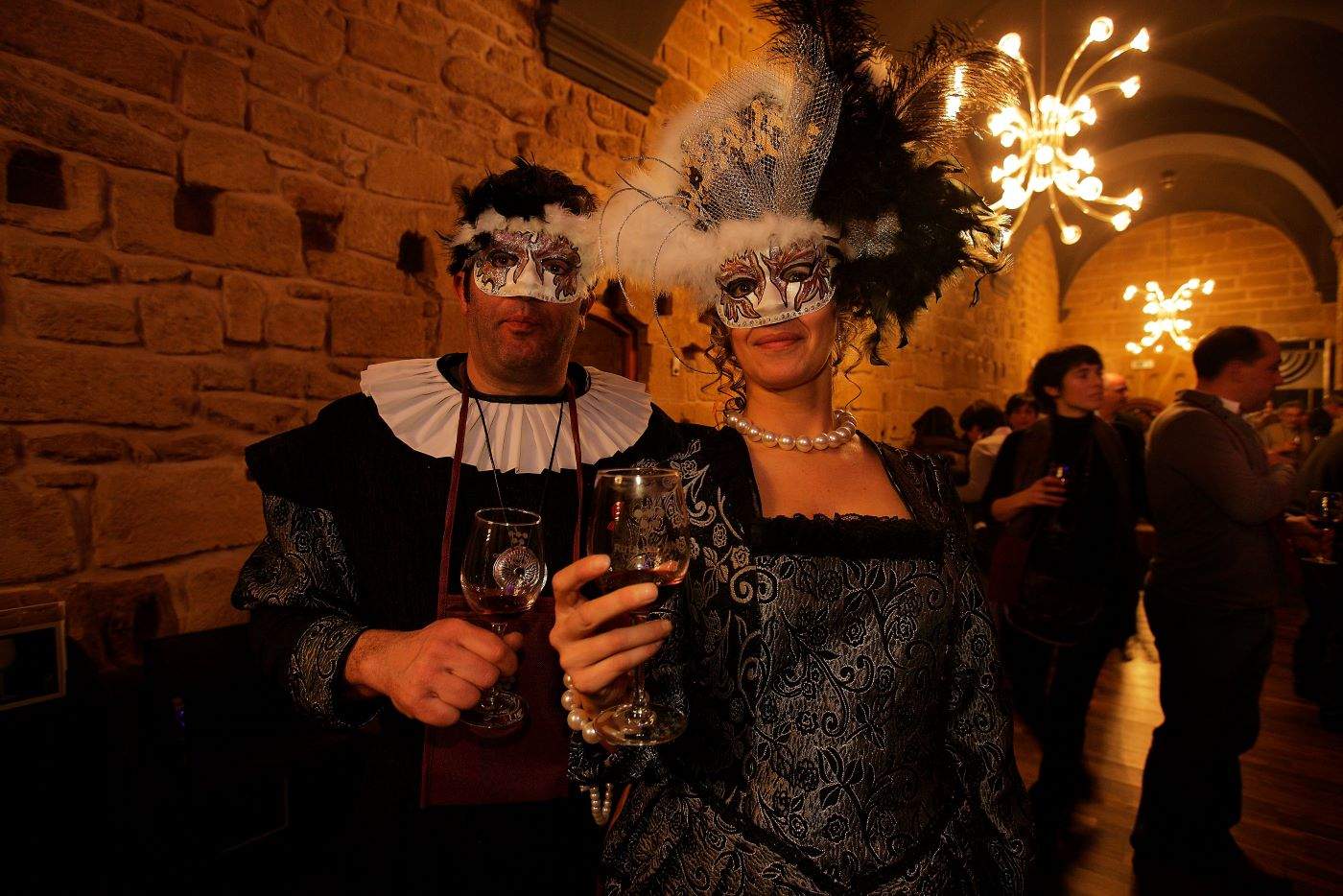 Els vins blancs i negres que has de tenir a casa per Carnaval
