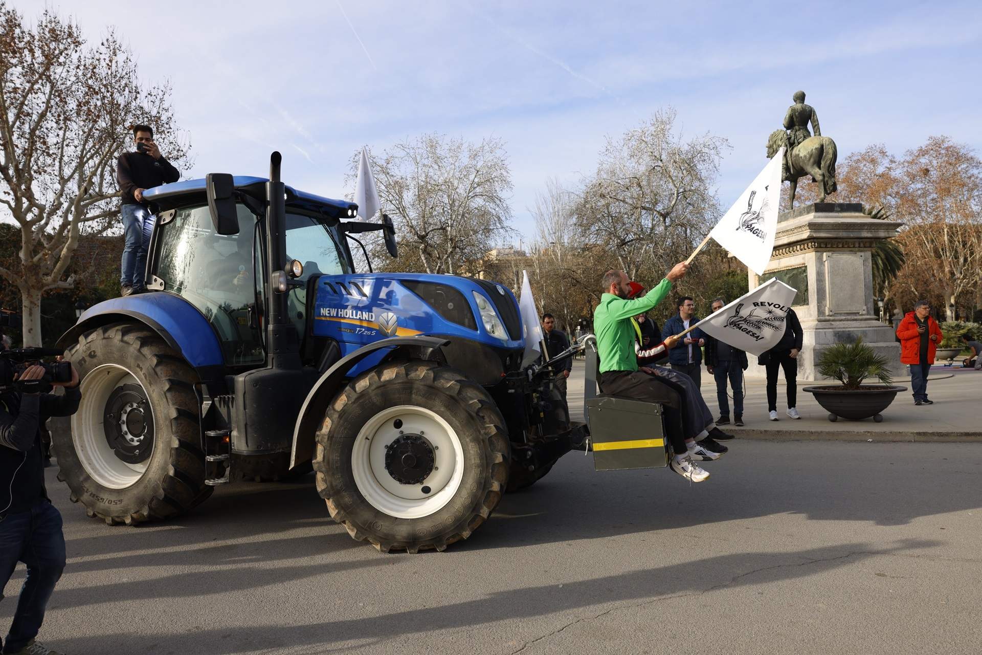 tractors Barcelona / Carlos Baglietto tractors Barcelona / Carlos Baglietto